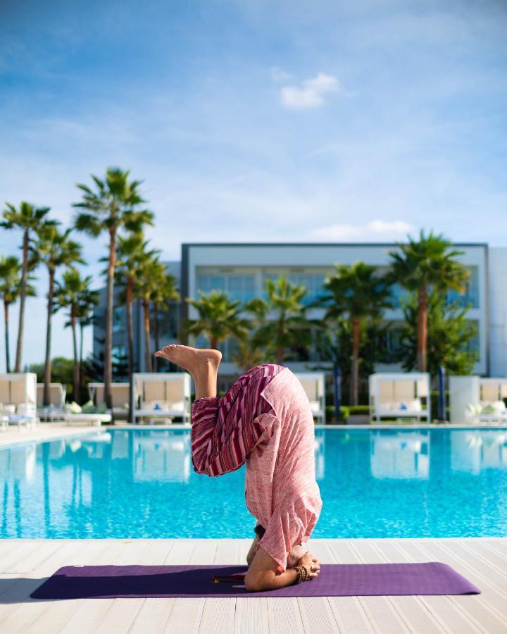 The View Bouznika Hotell Eksteriør bilde The swimming pool at the hotel